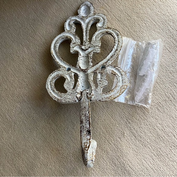 Quality Set Of 3 Iron Wall Hooks New With Install Hardware - Picture 5 of 14